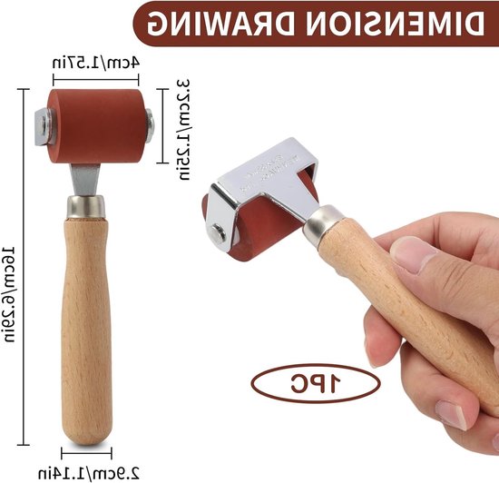 Afmetingstekening van een rode rol met houten handvat, met afmetingen in cm en inches.