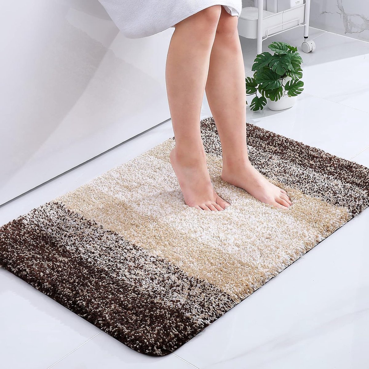 SnelShoppen - Luxe Bruine Badmat 60 x 90 cm - Zachte Microfiber, Antislip, Wasbaar, Hoge Pool, Super Absorberend, Perfect voor Badkamer, Douche & Toil