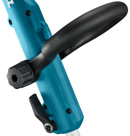 Close-up van de turquoise handgreep van een grastrimmer met een zwarte verstelknop en hendel.
