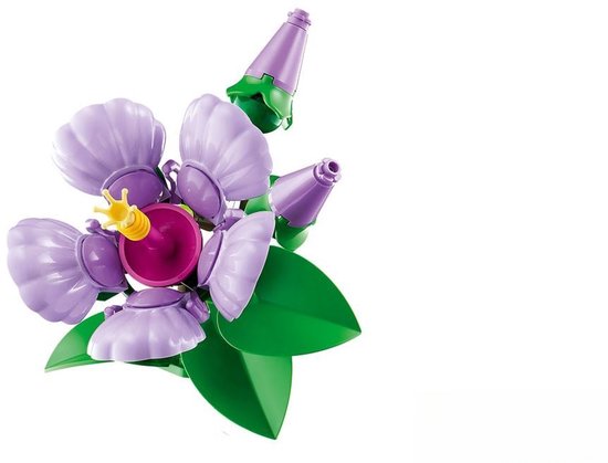 Close-up van paarse LEGO hibiscusbloemen met roze en gele details.