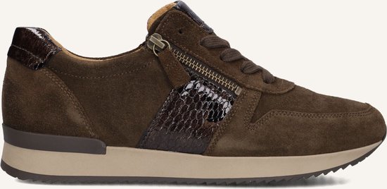 Bruine suède Gabor sneaker met rits, slangenprint detail en lichte zool.