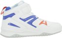 Zijkant van witte Geox sneaker met blauwe strepen, oranje accenten en klittenband.