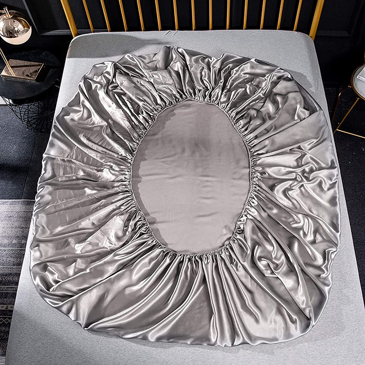 SnelShoppen - Klassiek Zijden Satijnen Hoeslaken Effen Grijs 140 x 190/200 cm voor Tweepersoonsbed met 30 cm Hoekhoogte - Luxe Slapen voor Elk Seizoen