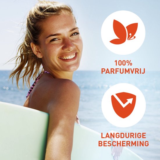 Lachende vrouw met surfboard, 100% parfumvrij en langdurige bescherming.