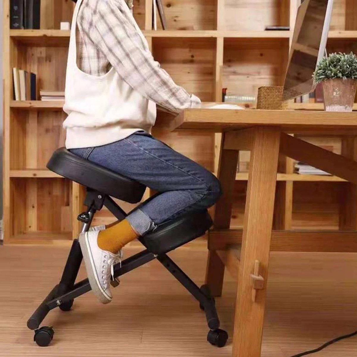 Calivari Ergonomische Kniestoel - Verstelbare Kniekruk met Rugsteun - Ergonomische Bureaustoel voor Betere Zithouding - Zwart - Tot 113 kg