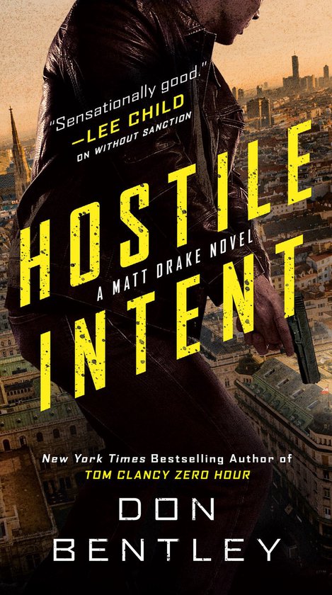 Boekomslag van Hostile Intent, een Matt Drake roman van Don Bentley. Een man in leren jas draagt een pistool. Stadsgezicht op de achtergrond.