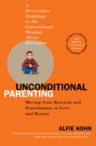 Boekomslag van 'Unconditional Parenting' met een jongetje in het midden, met de tekst 'A Provocative Challenge to the Conventional Wisdom About Discipline' en 'Unconditional Parenting: Moving from Rewards and Punishments to Love and Reason'.