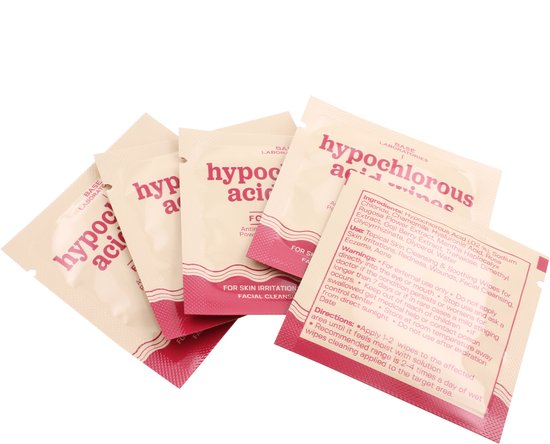 Vier individueel verpakte hypo-chloorzuur doekjes met ingrediënten en waarschuwingen op de verpakking.