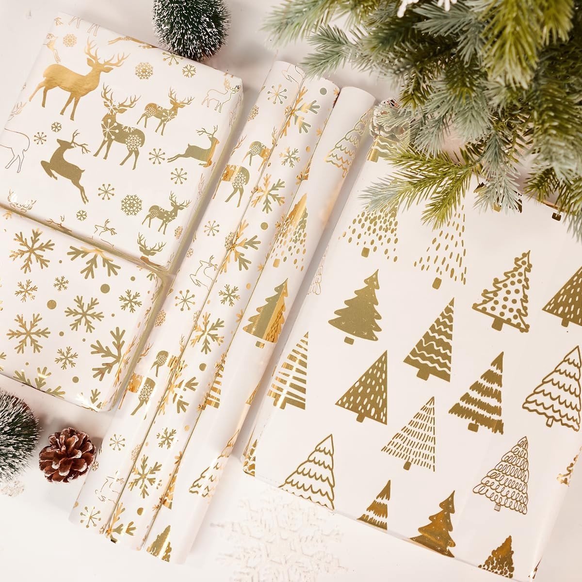 Kerstcadeaupapier - Wit Goud - 43 cm x 3 m - Metallic Inpakpapier met Stickers - Voor Kerstmis en Feestelijke Decoraties