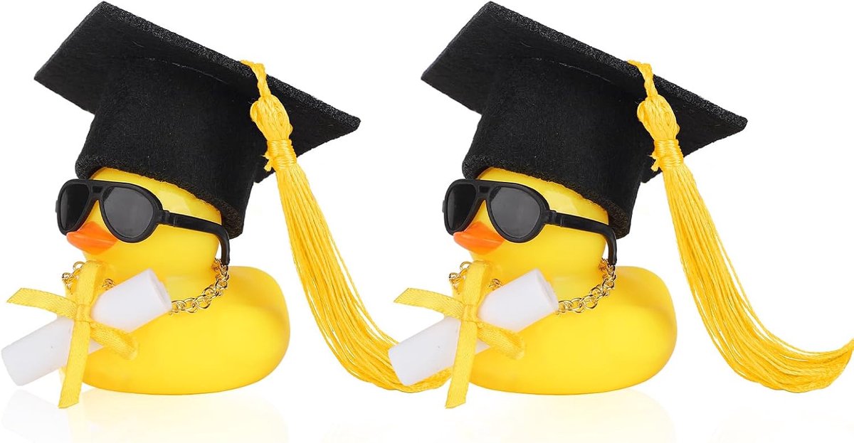 2st Rubberen Eendjes als Autodashboarddecoratie voor Afstuderen, Mini-Afstudeerhoedjes Diploma Ketting en Zonnebril Schattige Autoversiering Afgestudeerden Associate Degree Master of PhD (Geel)
