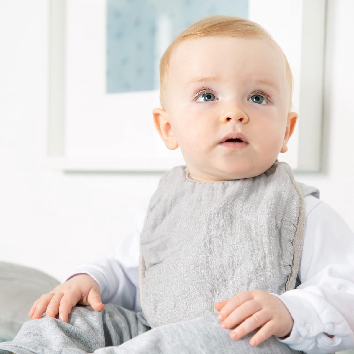 Baby cadeauset - Baby essentials Baby verzorging - Baby verzorgen - Huidvriendelijk biologisch katoen - 3 slabbetjes 3 luiers - Zilvergrijs