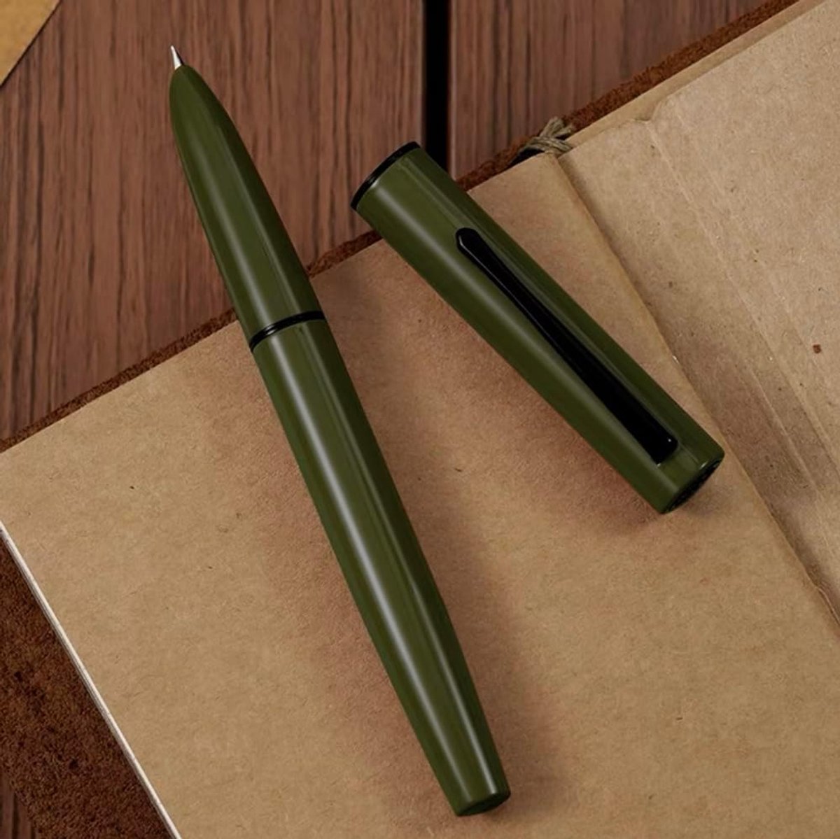 DIAN C1 Vulpen Extra Fijne Penpunt, Donkergroen & Klassiek Retro Design Metalen Pen Met Inktconverter