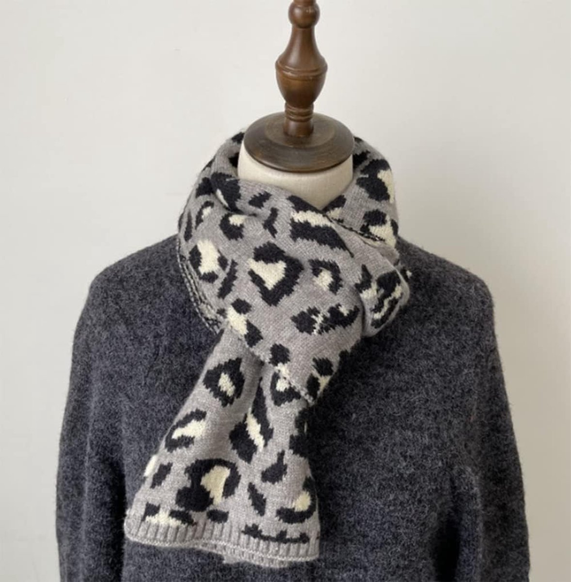luipaard print korte sjaal vrouwen herfst en winter warmte gebreide gewatteerde sjaal sjaal 18 * 137cm (Color : B)