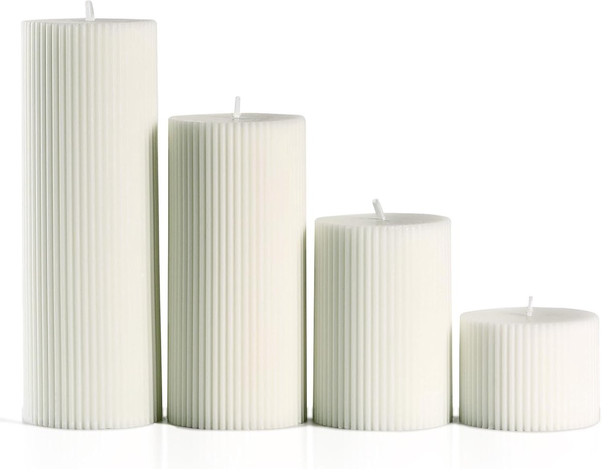 Geribbelde pijlerkaarsen set van 4, ivoor, gemaakt van premium paraffine | Lange brandtijd, ongeparfumeerde kaarsen voor Kerstmis, Advent en woondecoratie, verschillende maten 20-15-10-5, Ø7cm
