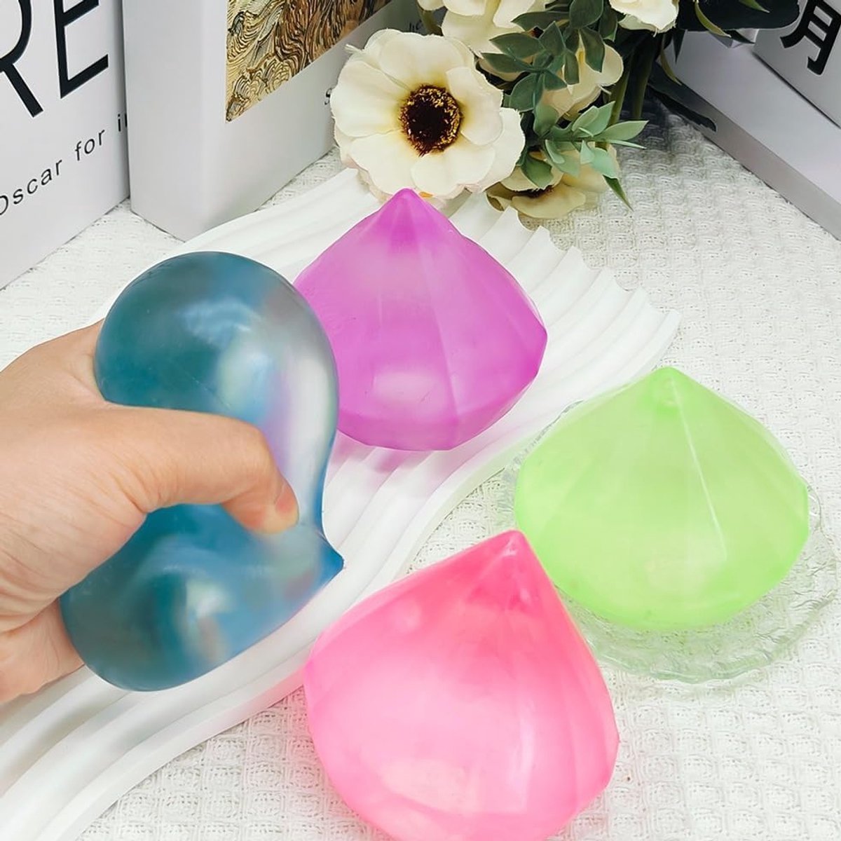 4 knijpballen in diamantvorm, set in blauw, roze, paars, lichtgroen, zacht, doorschijnend, voor fidget en stress in het dagelijks leven (diamant)