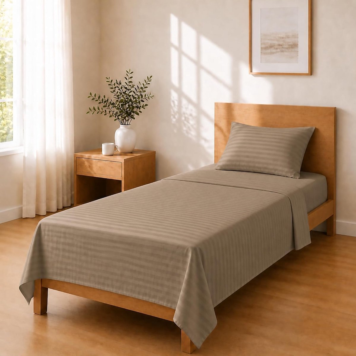 Lakenset Microvezel 150x240 / 90x200+25 / 50x80, Taupe | Compleet lakenset in zachte microvezel: bovenlaken, hoeslaken en bijpassende kussensloop, subtiel ton-sur-ton gestreept.