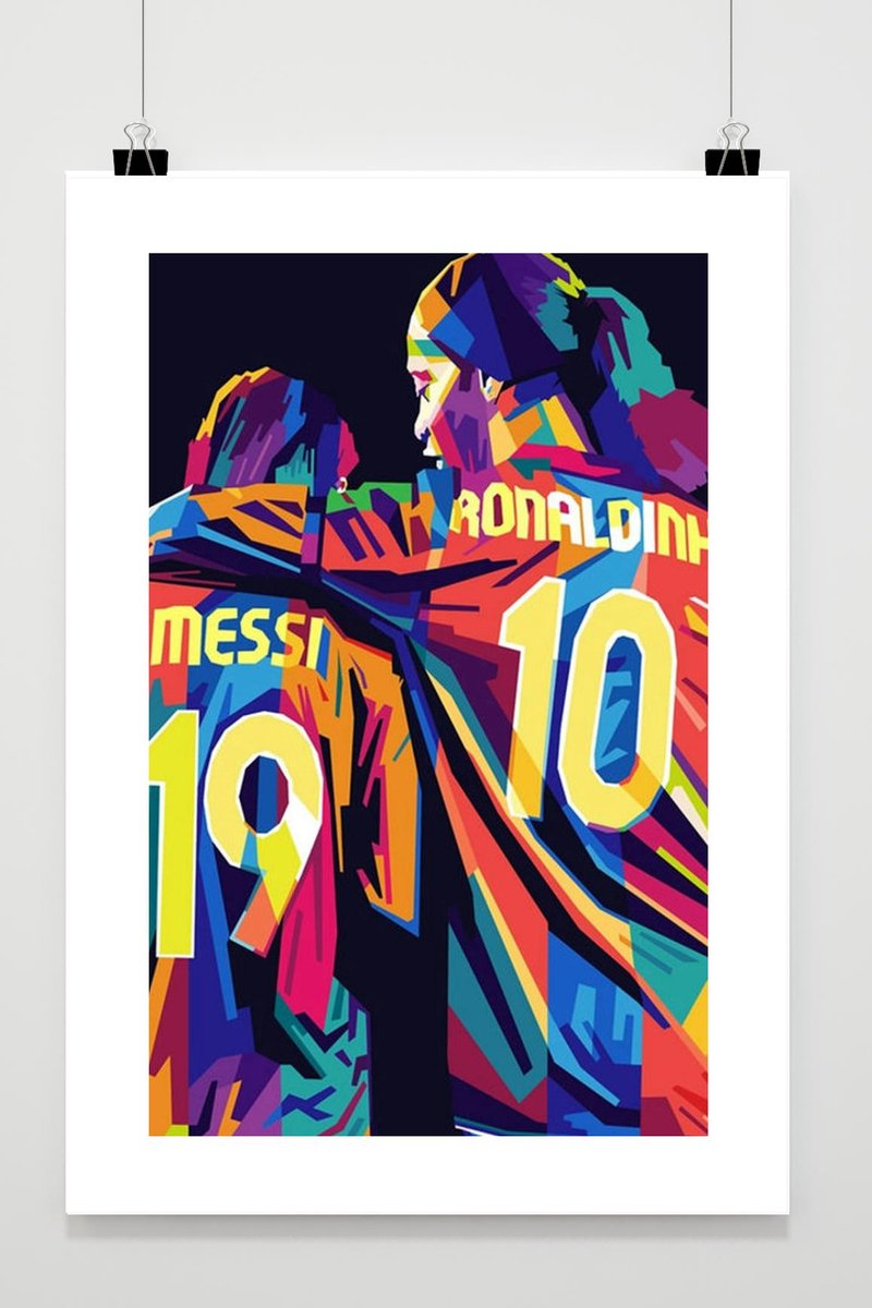 Ronaldinho en Messi Poster - Voetbal - Iconisch Moment - Wanddecoratie - posters - formaat 30x40cm - BXS723 - Met Witte Rand - passe-partouts stijl