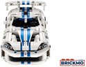 Vooraanzicht van de witte LEGO Technic Dodge Viper GTS-R sportauto met blauwe strepen, gedetailleerde koplampen en grille.