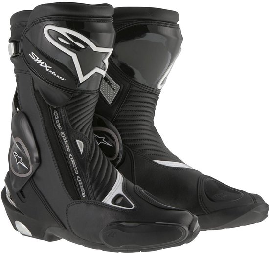 Zwarte Alpinestars S-MX Plus motorlaarzen met witte accenten, 'SMX plus' logo op de zijkant.