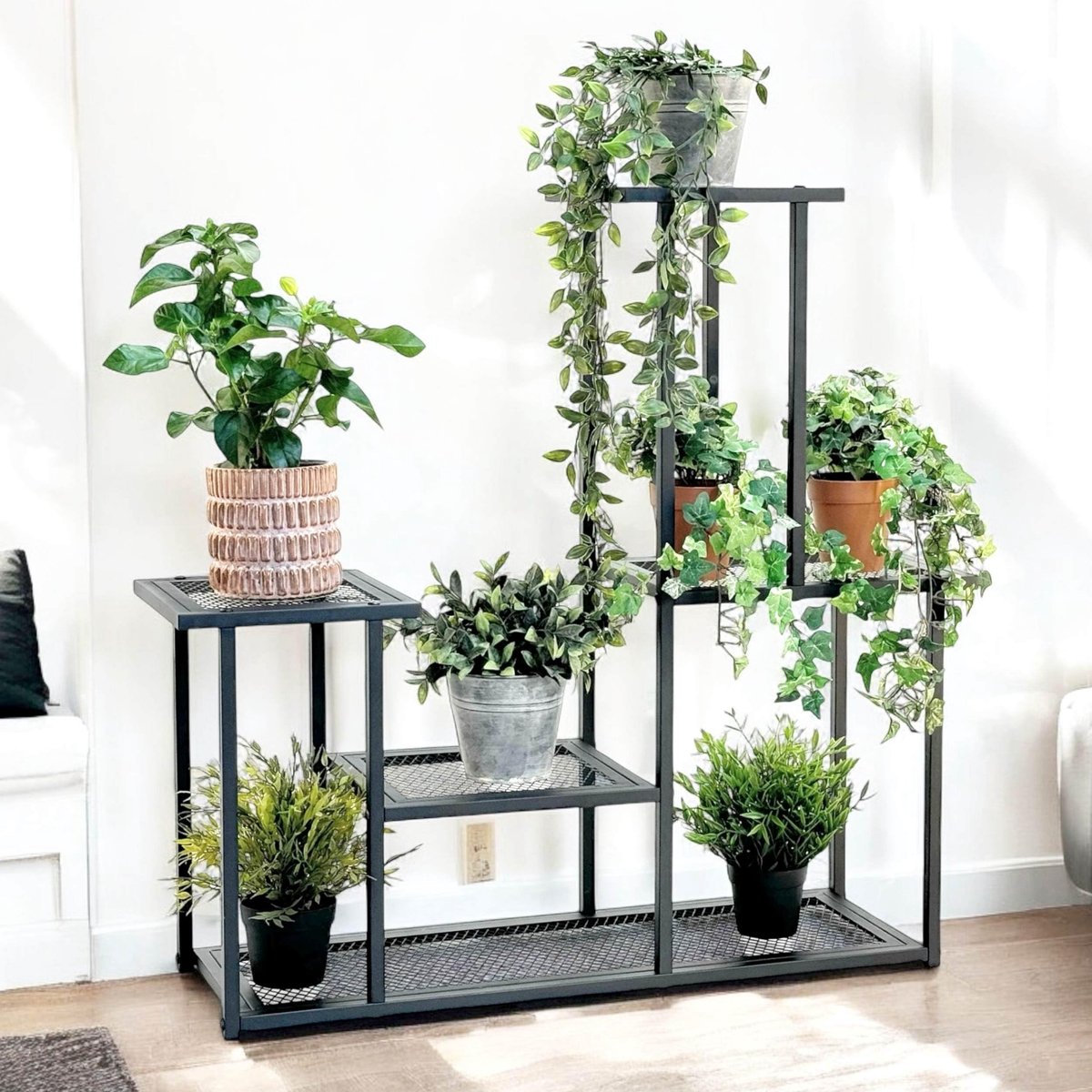 Famanu – Bloementrap indoor, metaal zwart, 4 niveaus, moderne plantentrap design