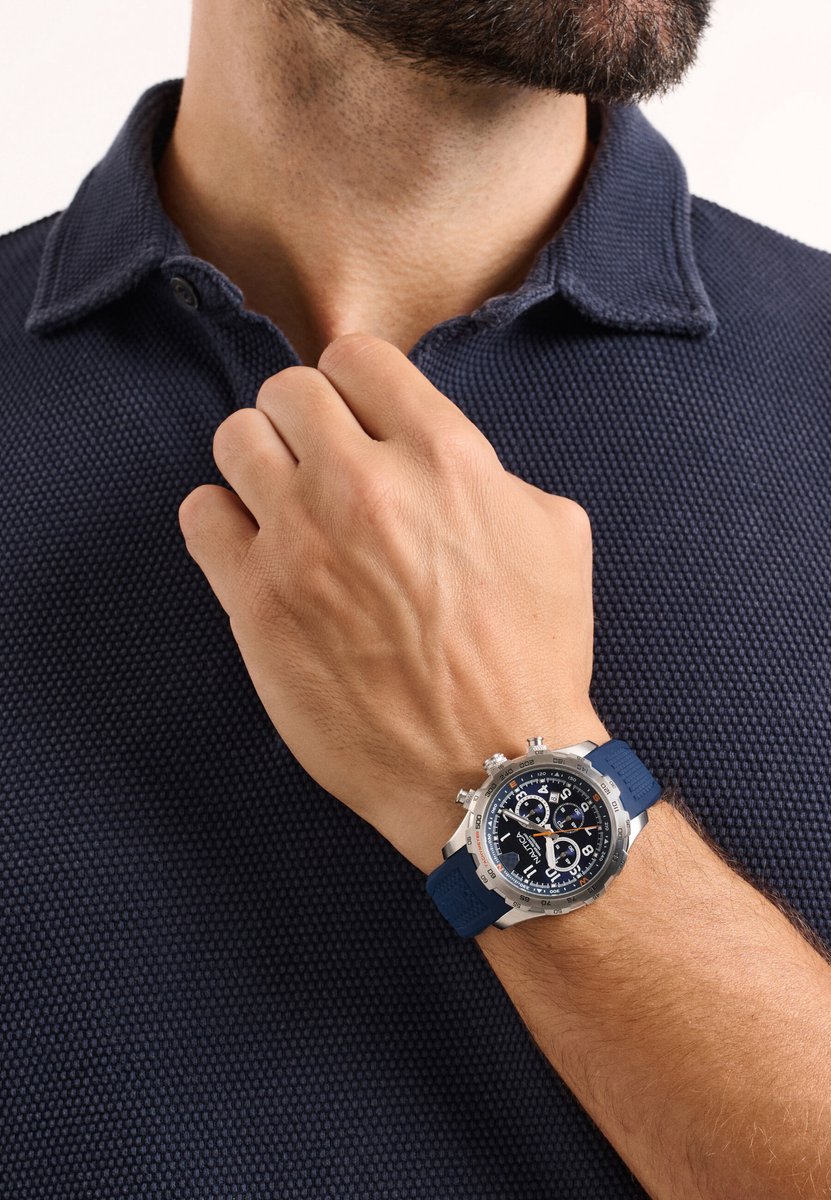 Nautica Nst Quartz Analoog Horloge Zilvertint En Blauw Kast: 100% Roestvrij Staal | Armband: 100% Siliconen 46 mm NAPNSS601, NAPNSS602, NAPNSS603
