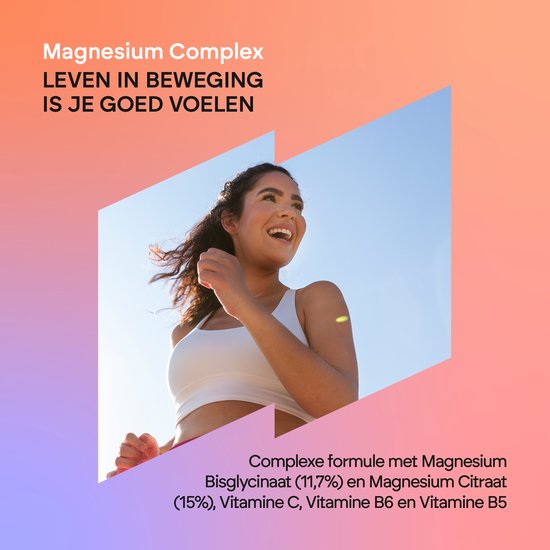 Vrolijk lachende vrouw in sportkleding rent buiten. Nutralie Magnesium Complex: complexe formule met magnesiumbisglycinaat (11,7%) en magnesiumcitraat (15%), vitamine C, B6 en B5.