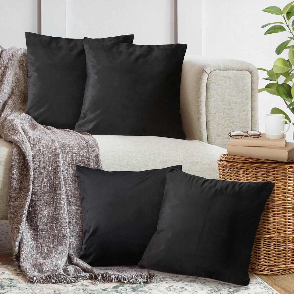 Elzusha - Set van 4 Kussenhoezen 40 x 40 cm Zwart Fluweel