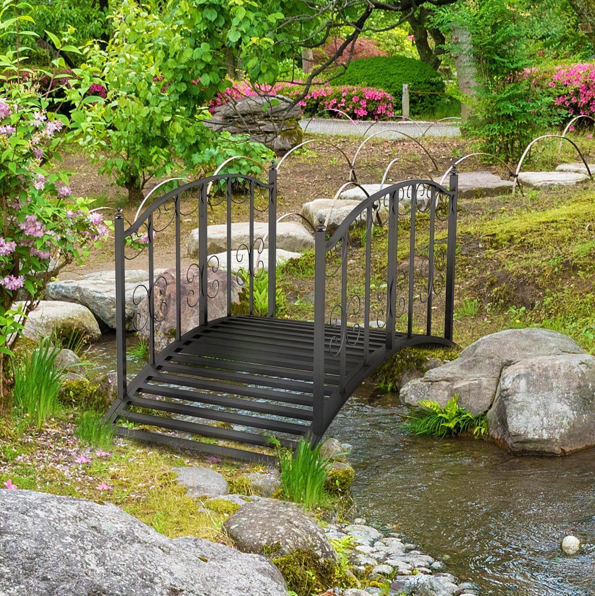 REDOM - Tuinbrug - Metalen tuinbrug met sierlijke leuning en bloemenmotief - Gebogen constructie - Voor vijver en tuin - Vintage stijl - Voor vijver, beek en pad - Metaal - Zwart - 119 x 67 x 70 cm