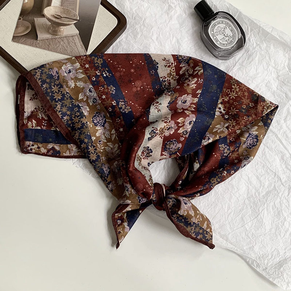 Dubbelzijdige patroon sjaal - kleine vierkante sjaal - het hele jaar door bruikbaar - veel draagmanieren - decoratieve omslagdoek-68*68cm-Patchwork klein bloemenpatroon