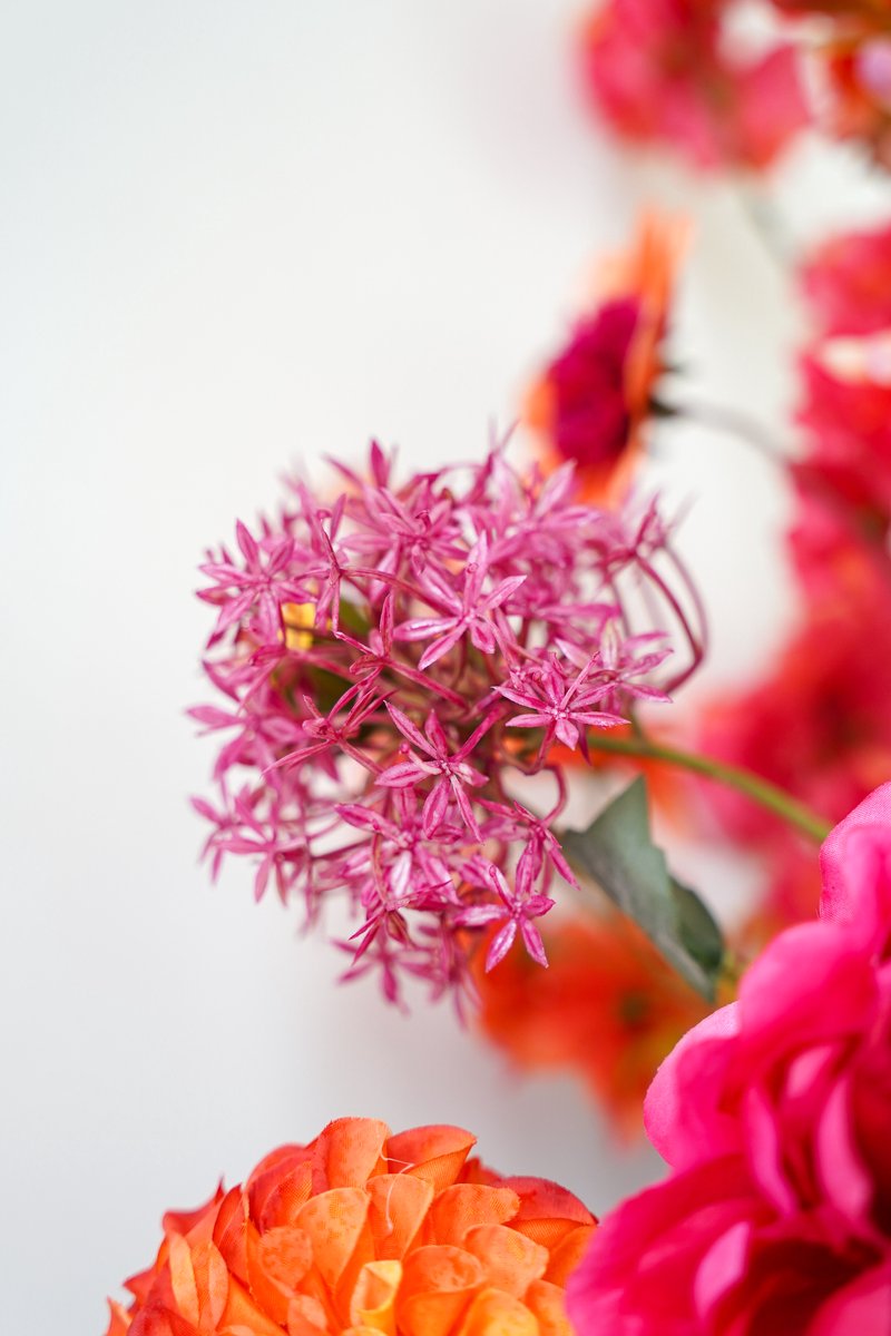 Fan of Flowers Cielo - Zijden Boeket Bloemen - Kunstbloemen Veldboeket - Oranje, Roze, Diepblauw & Fuchsia - 75 cm - Real-Touch Nepbloemen Roze / Oranje / Blauw