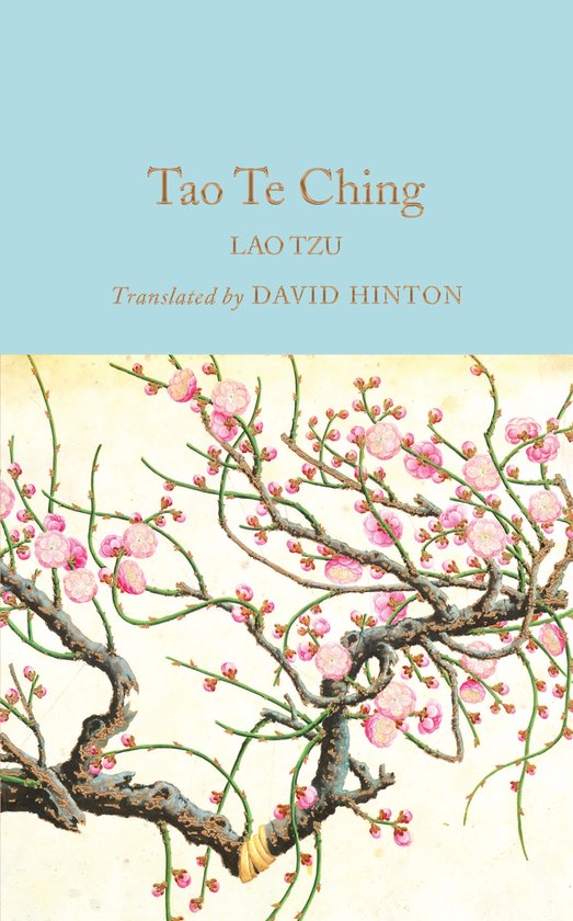 Boek kaft met de titel 'Tao Te Ching' en 'LAOTZU', vertaald door DAVID HINTON, met een illustratie van bloeiende pruimenbomen in roze en rode tinten.
