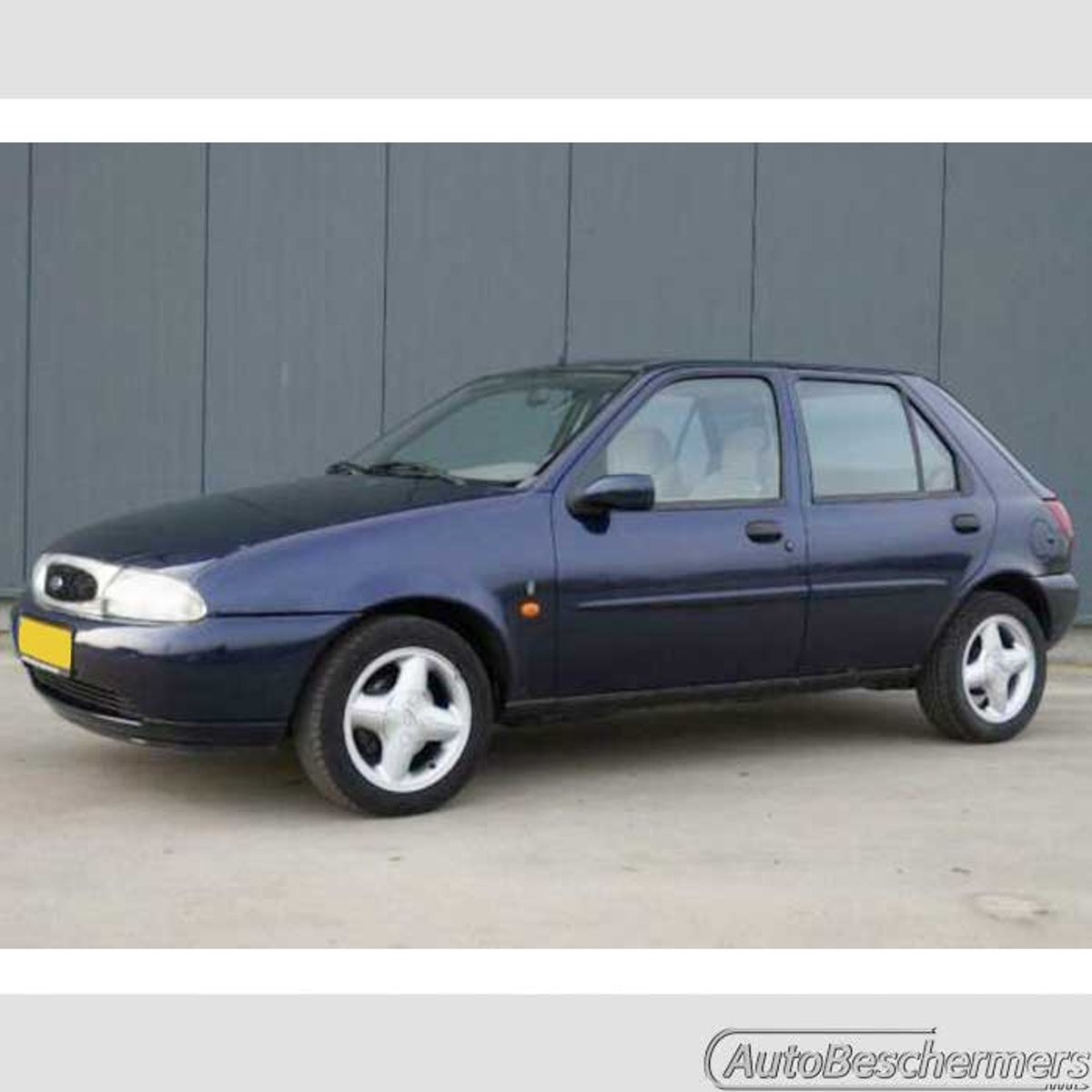 Stootlijsten set zwart voor Ford Fiesta 3-deurs 1999-2002. De stootstrips zijn zelfklevend. Set a 4 stuks (#0006)