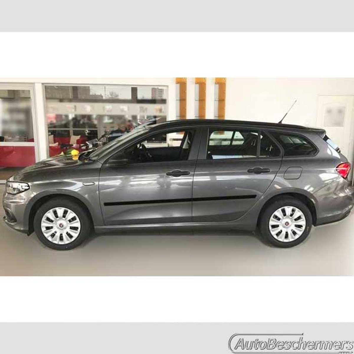 Stootlijsten set zwart voor Fiat Tipo Stationwagon 03.2016-. De stootstrips zijn zelfklevend. Set a 4 stuks (#0046)