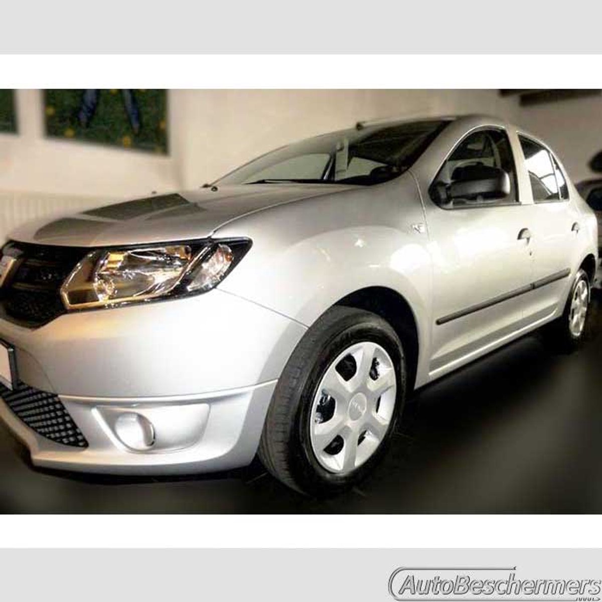 Stootlijsten set zwart voor Dacia Logan Sedan 06.2013-. De stootstrips zijn zelfklevend. Set a 4 stuks (#0020)