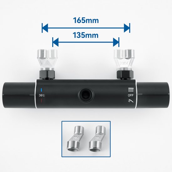 Zwarte thermostaatkraan met aansluitingen, afmetingen 165mm en 135mm, en twee adapters.