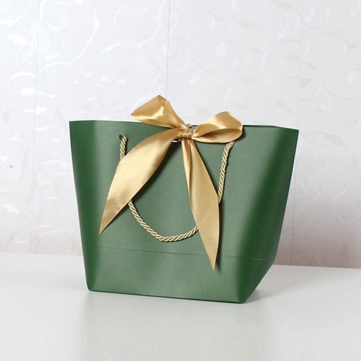 - Cadeauzakjes - Verjaardag - 10 stuks - Papieren zakjes met linten en handgrepen voor verpakken geschenken - Bruiloft, feest, Kerstmis, oogstfeest.