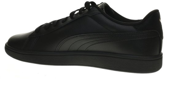 Zwarte Puma Smash 3.0 L sneaker met veters en Puma logo op de zijkant.