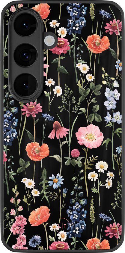 Zwarte telefoonhoes met een bonte bloemenprint in rode, roze, blauwe en witte tinten.