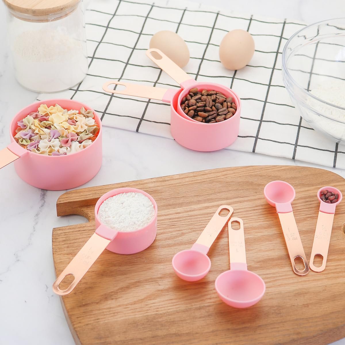 Maatbekers en lepels set 8 stuks - 4 maatbekers/4 maatlepels - roze - gegraveerde schaal voor nauwkeurig meten - ShopVlot