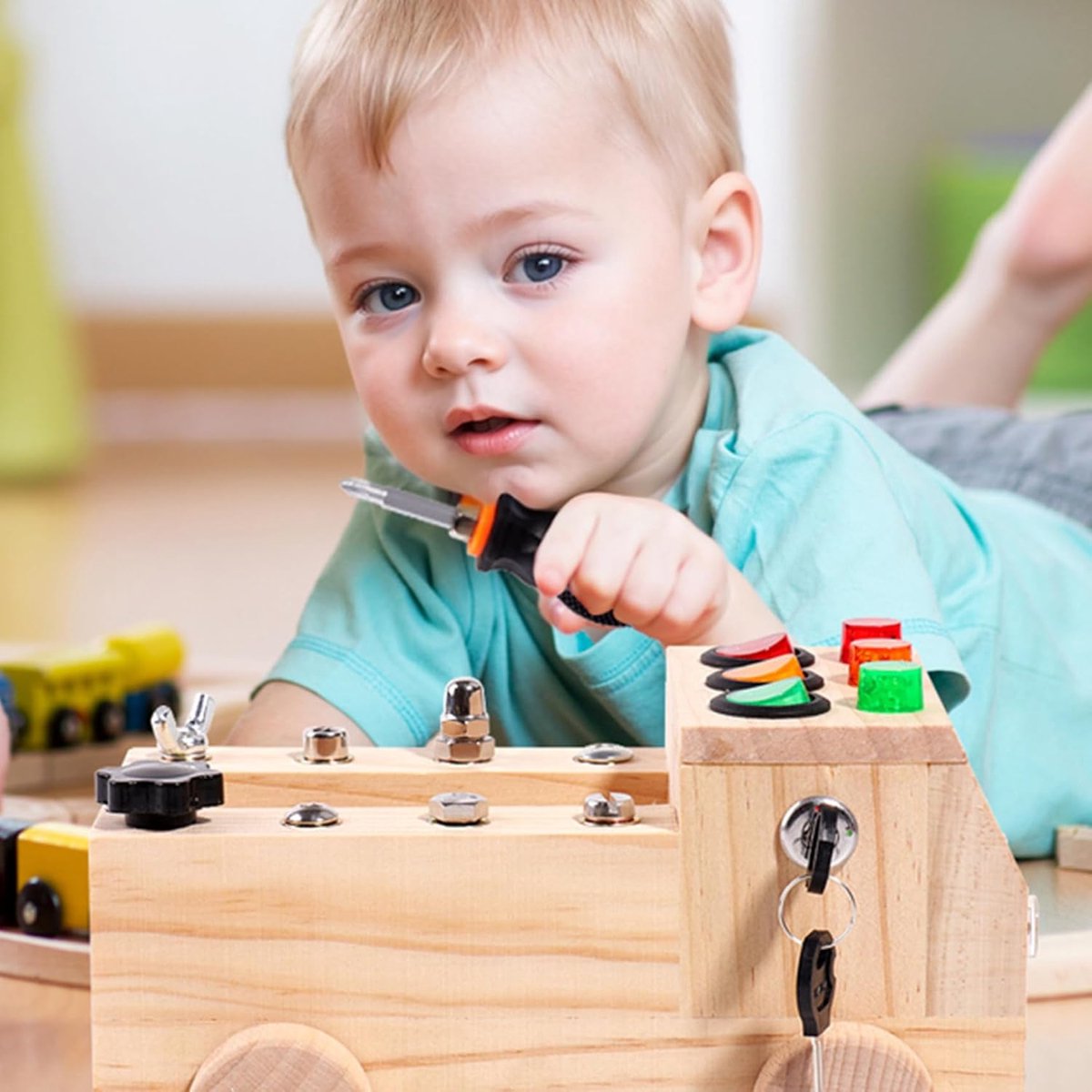 casalora - Montessori auto schroevendraaier bord set – Auto LED busy board met lichtschakelaars – Montessori speelgoed voor peuters – Houten busy truck kinder gereedschapset – Activiteiten voor fijne motoriek – Sensorisch educatief speelgoed