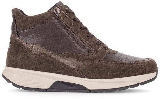 Bruine veterboot met suède en leer, beige zool en rits aan de zijkant.