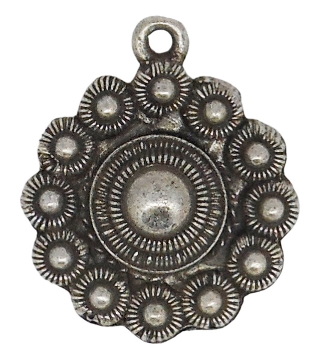 Zeeuws Meisje - Bloemvormig zeeuwse knop hanger met bol midden