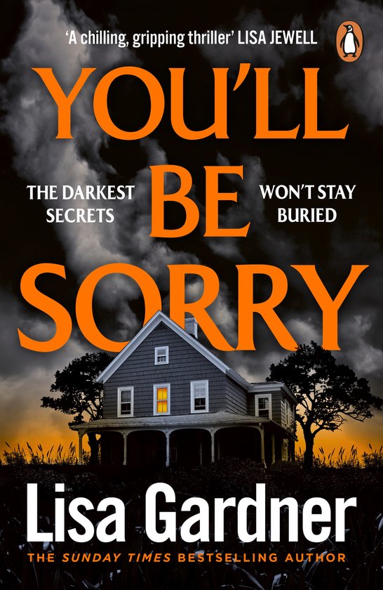 Boekcover met de titel 'YOU'LL BE SORRY' van Lisa Gardner. Een huisje met licht in de ramen onder een donkere, dramatische hemel.