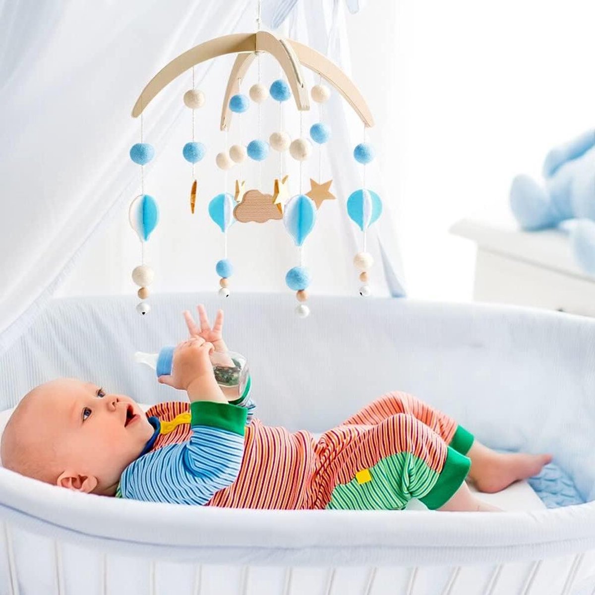 Baby wieg mobiel - Houten muziekmobiel - Baby kalmeren - Handgemaakt vilten ontwerp - 258 x 42 cm - Roze