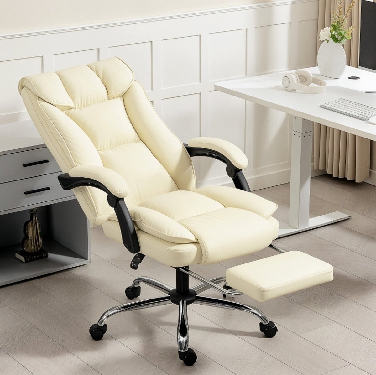 MEUNIQ ergonomische bureaustoel met voetsteun en verstelbare rugleuning tot 155°, kunstleer, draaibaar met wielen, hoge rugleuning, armleuningen, beige
