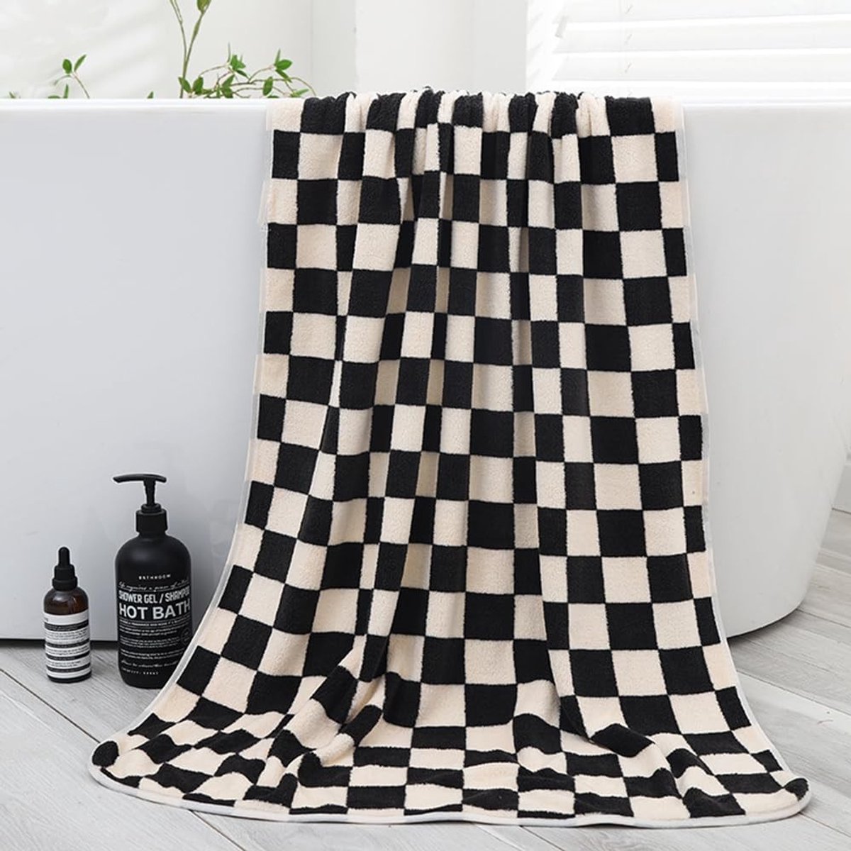 Omgoods - Badhanddoek 70 x 140 cm - Zwart-Wit Vloerkleed Coral Velvet Sneldrogend