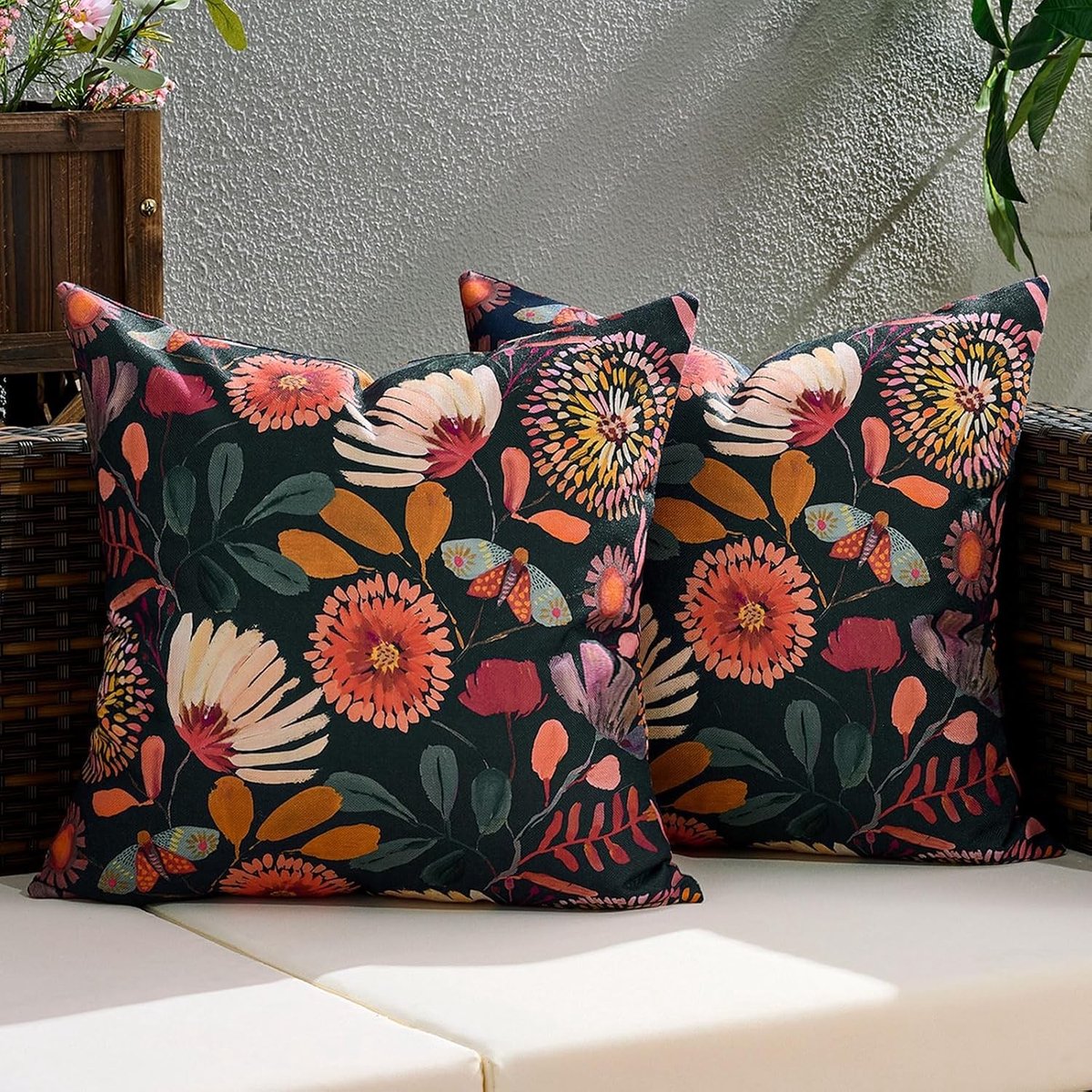 Waterdichte Kussenhoezen 40 x 40 cm, Set van 2 Weerbestendige Kussens met Bloemenpatroon in Felroze voor Tuinmeubelen, Sofa en Buitengebruik