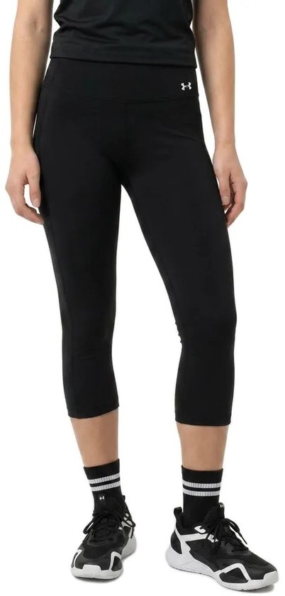 Legging de sport capri pour femme en noir, vue de face.
