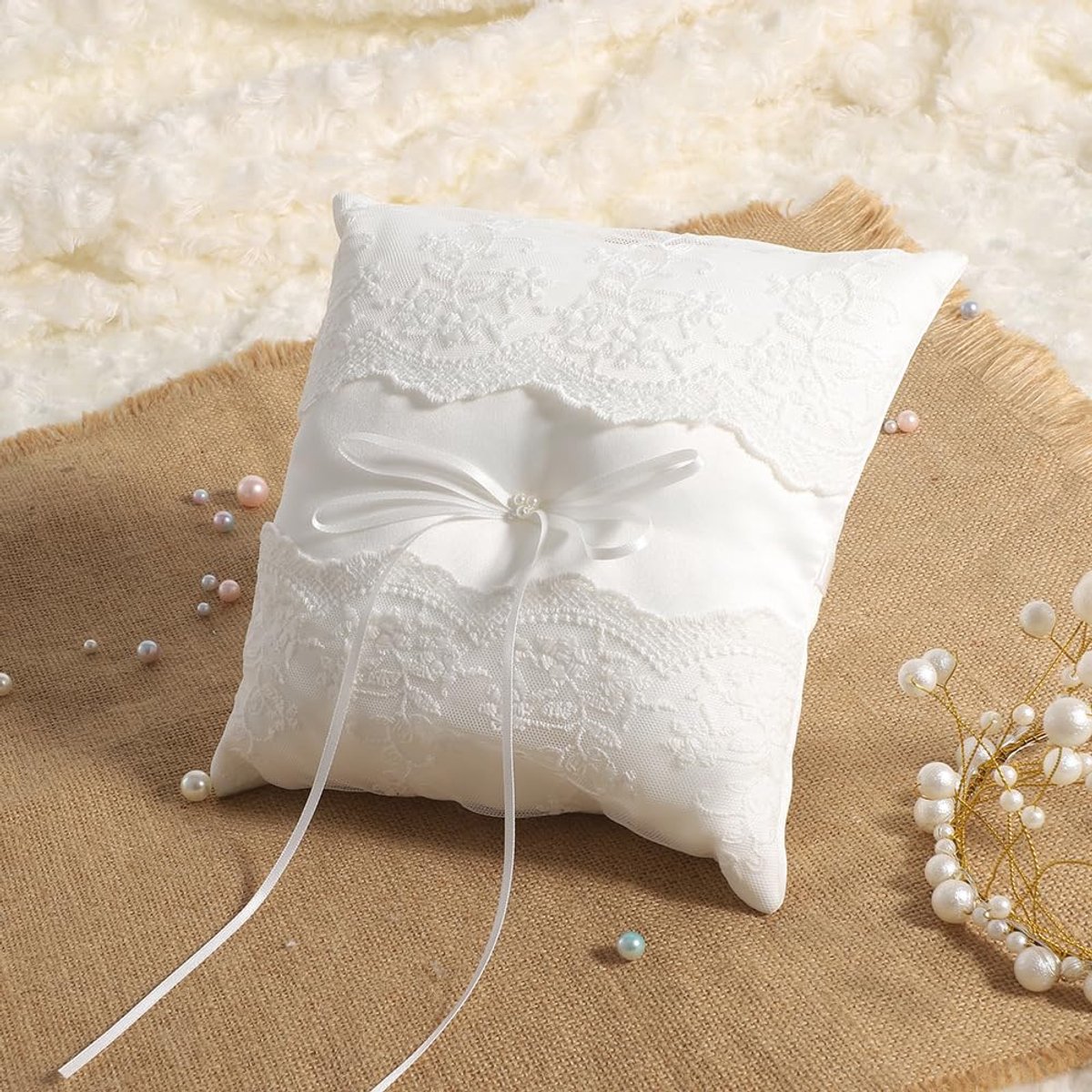 Bruiloft Ringkussen - Trouwringhouder Decoratie - Bruiloft Ceremonie - Met Kant en Lint - 21 x 21 x 8 cm