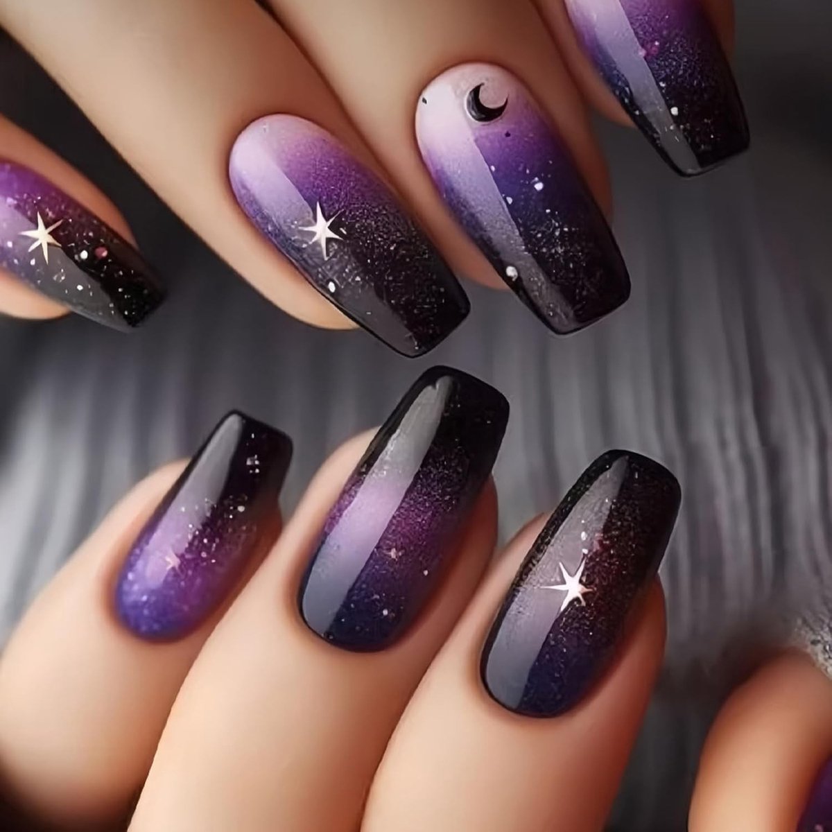 24 Stuks Kunstnagels in Paars met Luchtlichaam Design, Medium Vierkante Valse Nagels, Zelfklevende Nagels voor een Franse Look, Rood Verloop en Gel Glans